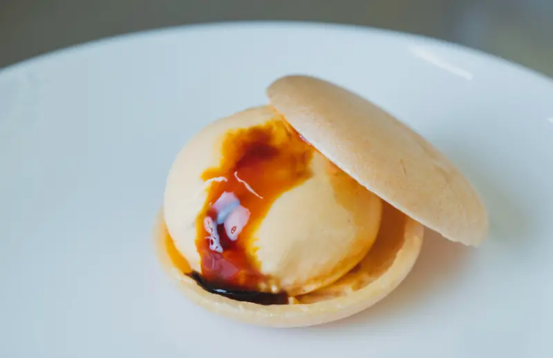 布丁控必訪！夏目漱石筆下《少爺》的故鄉愛媛縣推出布丁專賣店，嚴選在地橘子、鮮奶打造綿密布丁。