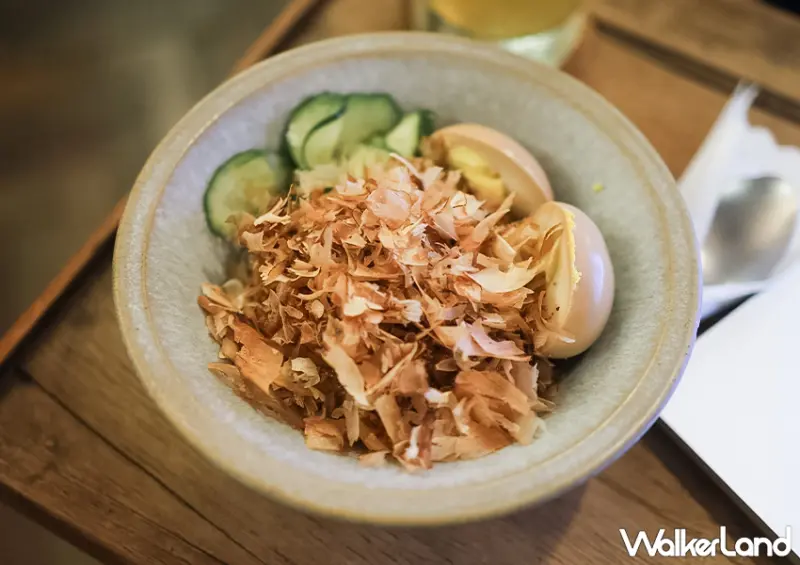 大安不限時咖啡廳！未央咖啡店 營業到凌晨、有插座，還有漫畫可以借來看。