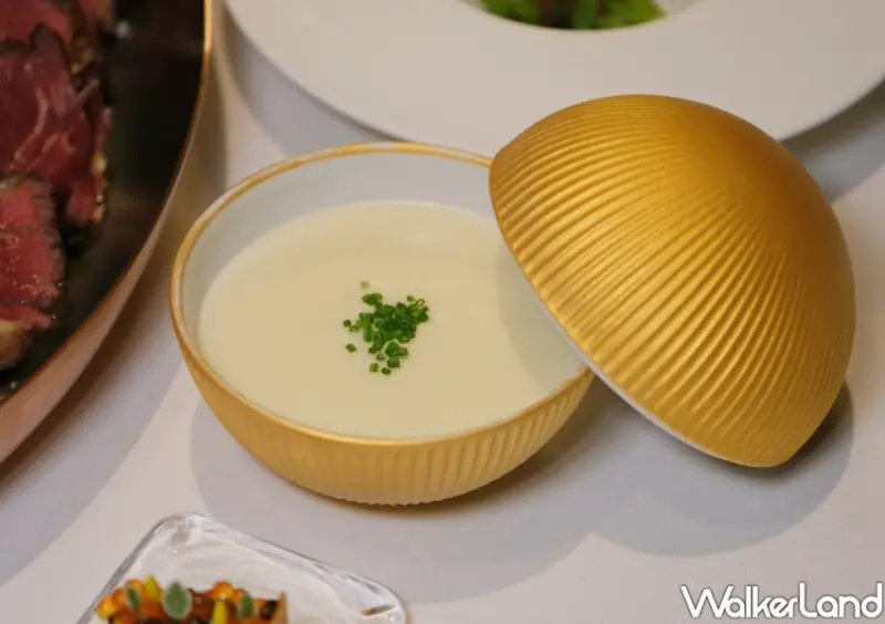 ▲1.1公斤丁骨牛排配上牛骨髓炒章魚、奶油櫛瓜球、熱馬鈴薯冰淇淋等配菜 / WalkerLand窩客島 鄭雅之 拍攝