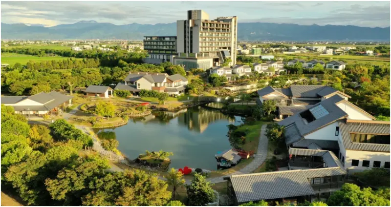 暑假不加價照樣玩翻天，宜蘭最美親子飯店「綠舞」，6/2前旺日免加價並加贈一食，還有價值破萬的日式體驗，春夏線上旅展限時手刀開搶。