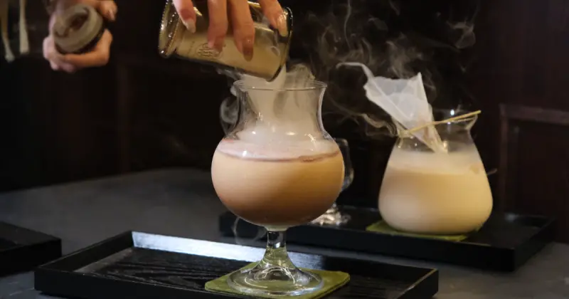 慢溫密室插旗台北！不限時 有插座咖啡廳新開，微醺奶茶 水晶一次擁有。