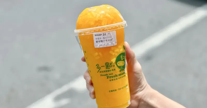 宜蘭必喝芒果冰沙！幸福多一點 員山飲料店推薦，在地人都喝這間。