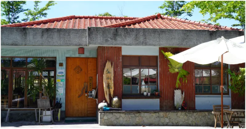 中興新村必訪！丘山茶Hilltea 老宅改造優質茶館，寵物友善毛小孩也能來喝茶。