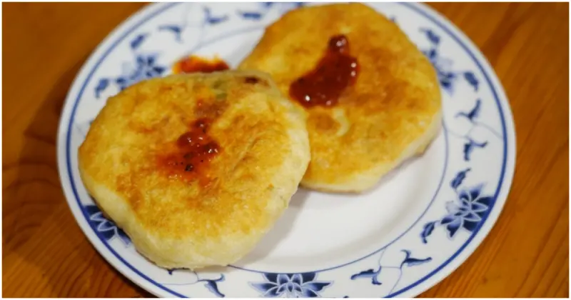 中興新村美食推薦！阿敏蘿蔔絲餅涼麵  超過10種佐料調製的涼麵，蘿蔔絲餅也是必吃。