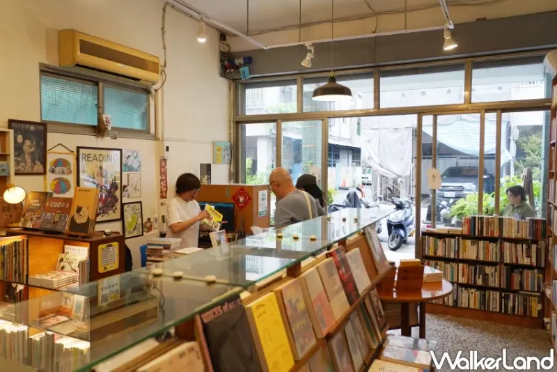台中獨立書店推薦！梓書房 藏在台中美術館的獨立書店，有6隻店貓陪你閱讀。