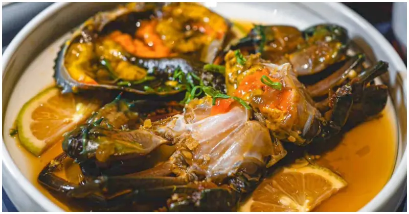 台灣人的生醃！春大直「味爵海鮮鋪」台式剝皮辣椒醬蟹，搭配清酒超涮嘴。