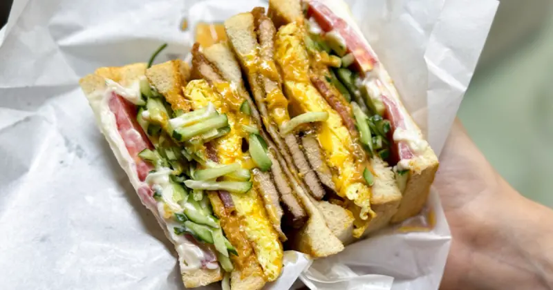 基隆宵夜7間推薦！生魚片、碳烤三明治必吃，這家炸雞排比臉大、CP值超高。