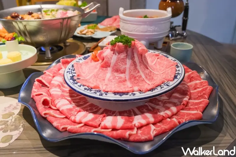 用毛公鼎配麻辣鍋！青花驕X國立故宮聯名推出3大美食，毛公鼎造型手沖牛肉麵必吃。