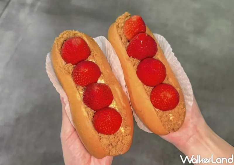 好市多草莓肉鬆潛艇堡！好市多新品草莓尬肉鬆，鹹甜草莓潛艇堡必拍必吃。