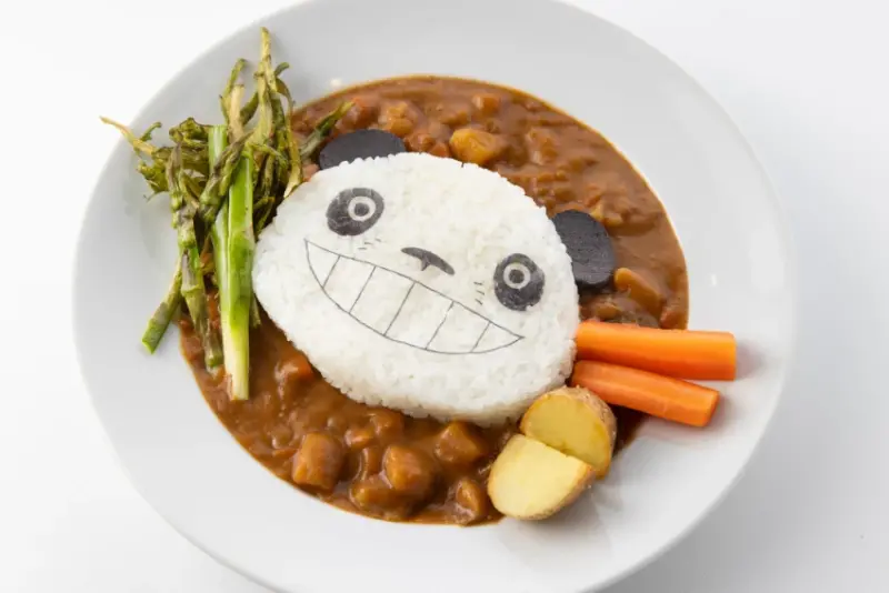 ▲招牌餐點「熊貓爸爸咖哩」萌度爆表!
