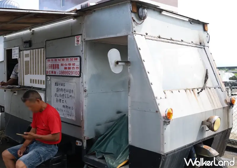 宜蘭香腸推薦！吳記大腸包小腸 裝甲車賣香腸超酷，記得打電話先預約。