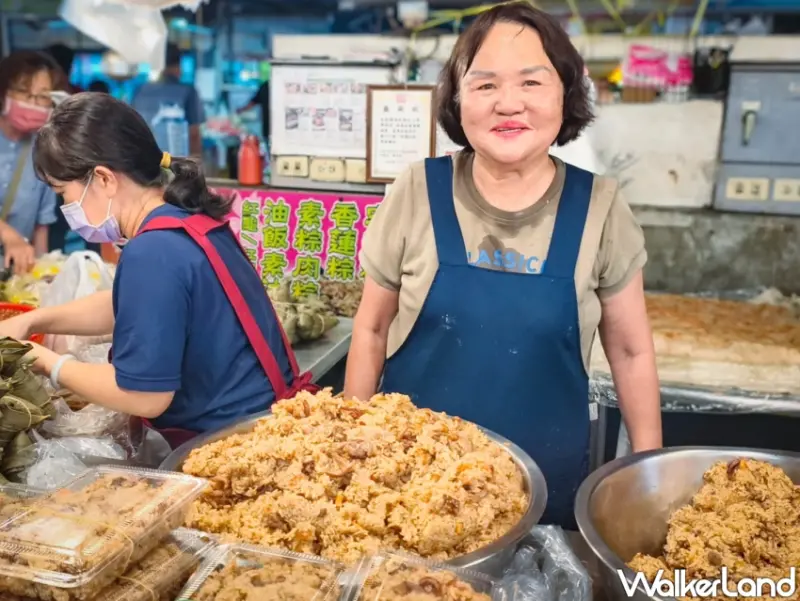 高雄武廟市場美食推薦！雙豪油飯 40年狂賣手作芋粿、草仔粿、菜頭粿、碗粿。