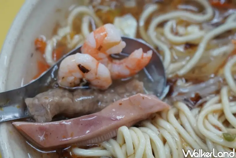 第五市場美食推薦！正老牌魷魚羹 40年老字號銅板美食，早餐就從綜合羹麵開始。