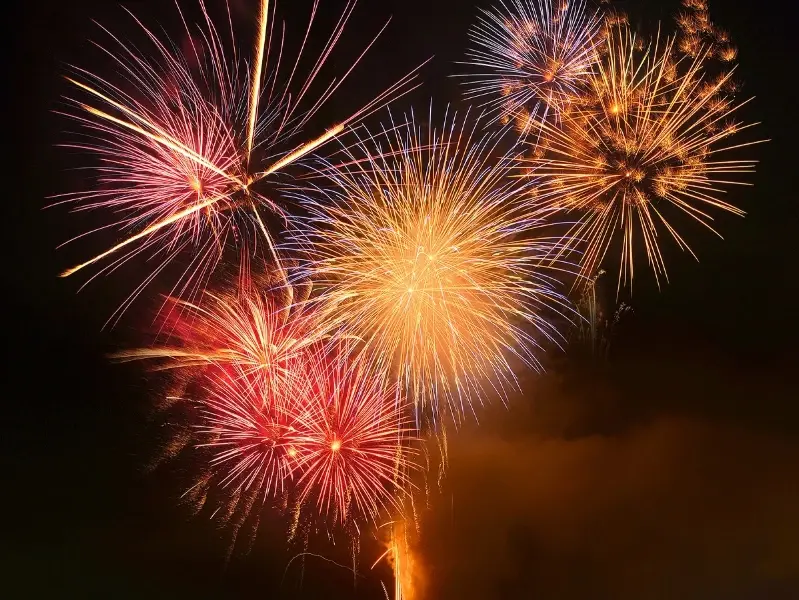 ▲祭典最大的亮點就是煙火大會,璀璨煙火在夜空中綻放超美。