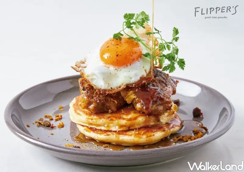 35公分舒芙蕾草莓塔！FLIPPER’S插旗信義區Dream Plaza，台北101造型舒芙蕾草莓塔必吃。