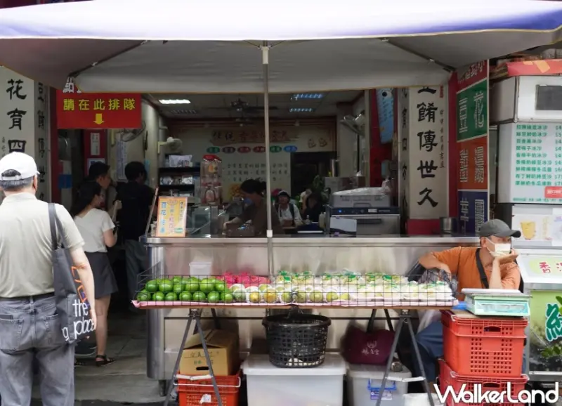 向上市場必吃豆花！30年老字號「向上豆花」，銅板價配料多到滿出碗，宵夜也能吃豆花。