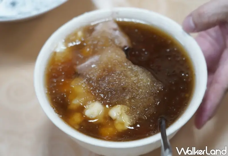 向上市場必吃豆花！30年老字號「向上豆花」，銅板價配料多到滿出碗，宵夜也能吃豆花。