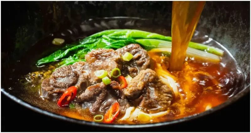 夏天沒胃口？一口就喚醒食慾，黃金酸辣泡麵連網紅、大廚都愛。