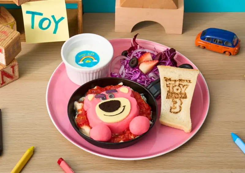 玩具總動員30週年咖啡廳！熊抱哥焗烤超Q，東京、名古屋、大阪都有、預約方式一次看。