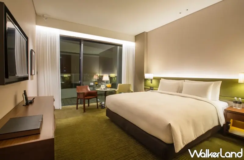 誠品行旅神助攻！「少年PI」舞台劇票券優惠、機場接送1次搞定，質感旅程不打烊。