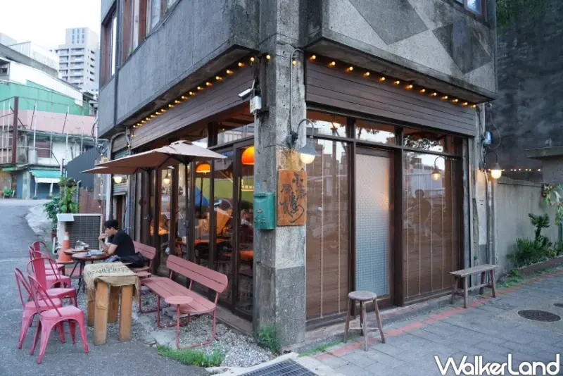 小舊閣樓 Glow！最chill中壢老街溪咖啡廳兼餐酒館，白天喝咖啡夜晚來小酌。