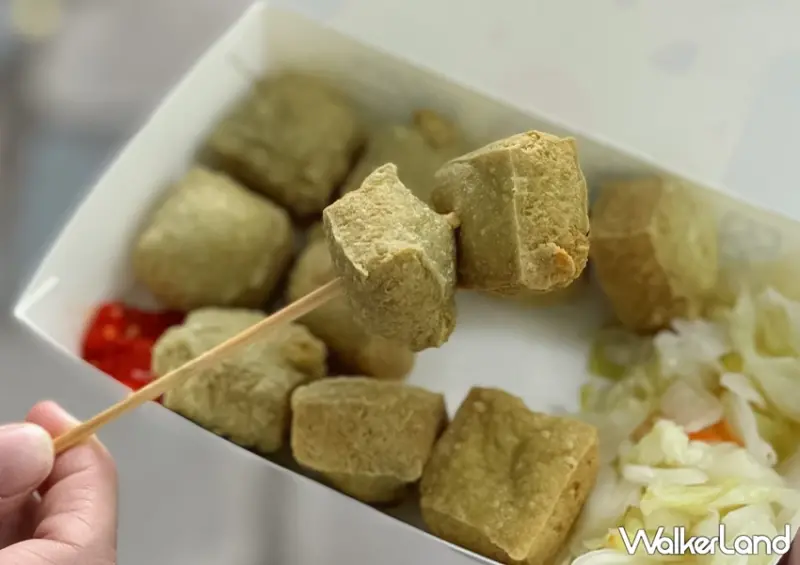 宜蘭臭豆腐推薦！綠色臭豆腐 礁溪必吃美食，這家臭豆腐真的是綠色。