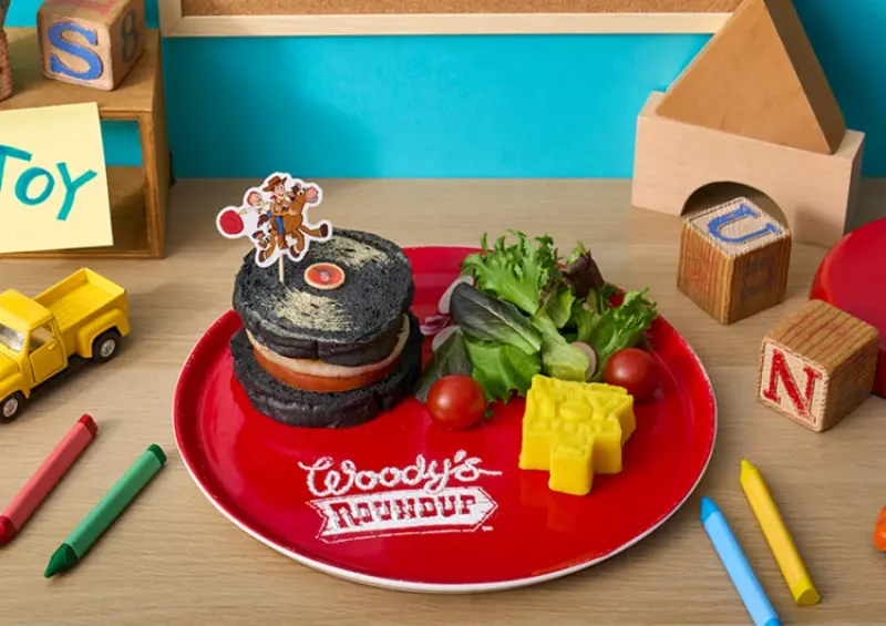 玩具總動員30週年咖啡廳！熊抱哥焗烤超Q，東京、名古屋、大阪都有、預約方式一次看。