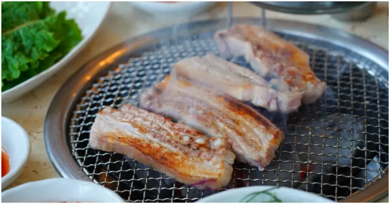 濟州島黑豬肉燒烤必吃！Neulbom Heukdwaeji 30年濟州燒烤老字號，當地人也推薦。