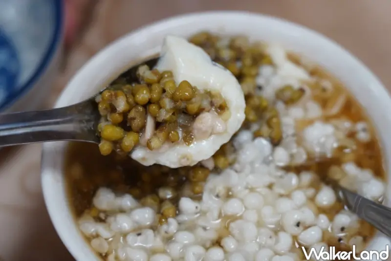 向上市場必吃豆花！30年老字號「向上豆花」，銅板價配料多到滿出碗，宵夜也能吃豆花。