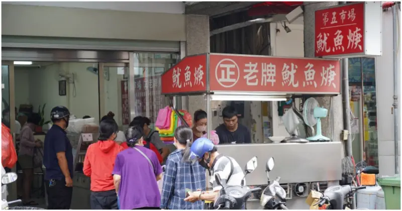 第五市場美食推薦！正老牌魷魚羹 40年老字號銅板美食，早餐就從綜合羹麵開始。