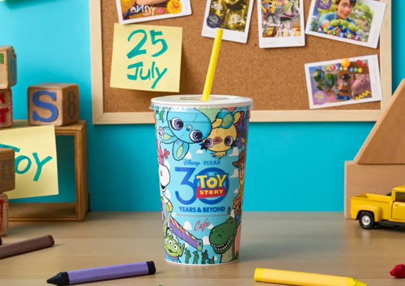 玩具總動員30週年咖啡廳！熊抱哥焗烤超Q，東京、名古屋、大阪都有、預約方式一次看。