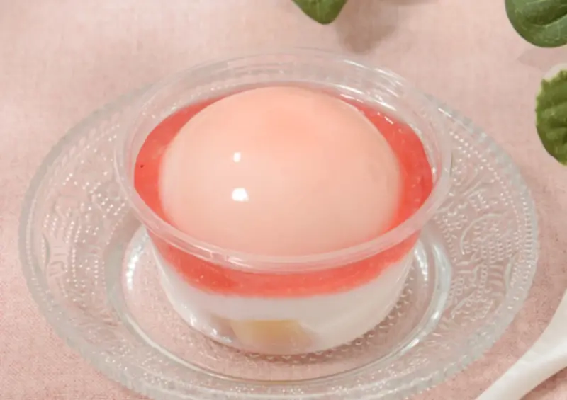 日本超商必買2025！LAWSON 水蜜桃季來了，水蜜桃三明治、半顆水蜜桃塔超狂。