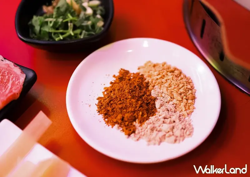 台北麻辣鍋推薦！嗯雞刀串串香 每串10元、營業到凌晨5點，宵夜火鍋餐廳首選。