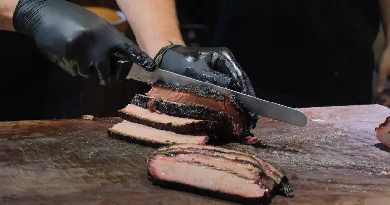 德州BBQ霸主來台！Dayne’s BBQ插旗南港車站，飲料買一送一 煙燻牛胸炒飯必吃。