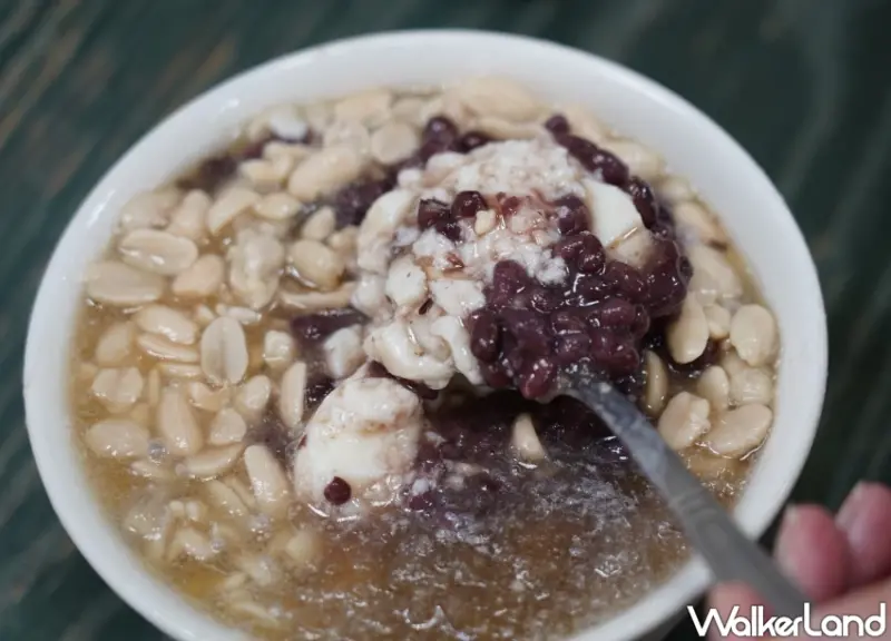 向上市場必吃豆花！30年老字號「向上豆花」，銅板價配料多到滿出碗，宵夜也能吃豆花。