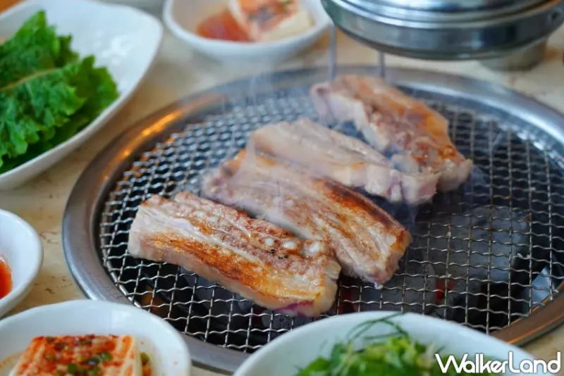 濟州島黑毛豬燒烤！Neulbom Heukdwaeji 30年濟州燒烤老字號，當地人也推薦。