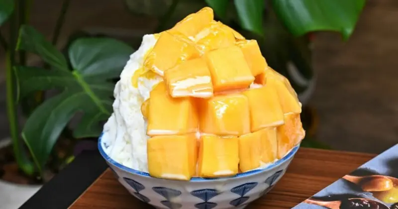 芒果季甜點清單！芒果控必吃7選推薦，整鍋爆量芒果冰110元爽吃。