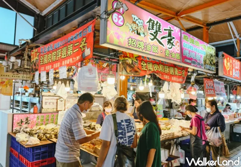 高雄武廟市場美食推薦！雙豪油飯 40年狂賣手作芋粿、草仔粿、菜頭粿、碗粿。
