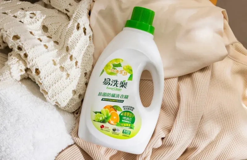 暑假開心戶外出遊，回家面對沾染旅途印記的衣物瞬間心累……怎麼洗才輕鬆又安心？家事達人們秘訣大公開，這樣洗衣不僅好沖好洗還超安心！