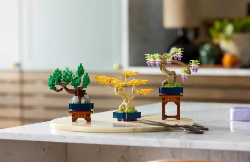 大人系樂高新品，不凋紫扶桑花、銀杏、紫藤盆栽等療癒系植物樂高新上市。