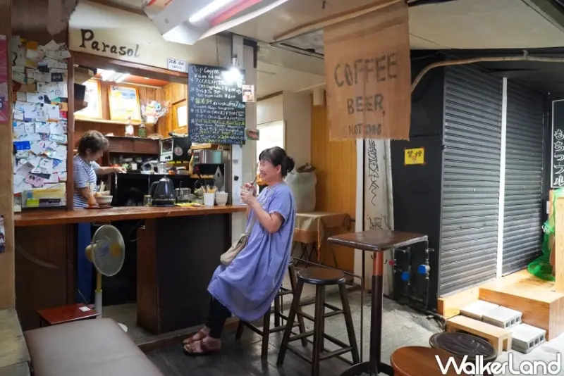 沖繩咖啡廳推薦！Cafe Parasol 藏在牧志市場的一人咖啡吧，當地人的療癒基地。