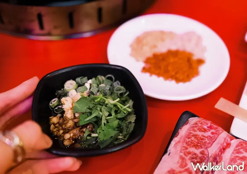 台北麻辣鍋推薦！嗯雞刀串串香 每串10元、營業到凌晨5點，宵夜火鍋餐廳首選。