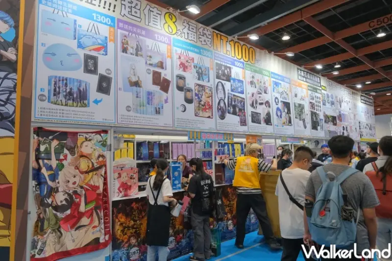 漫博現場人潮！2025漫畫博覽會1200攤動漫電玩，免費試玩區 鬼滅之刃展 盲盒扭蛋買爆。