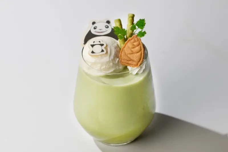 ▲抹茶牛奶象徵著熊貓和爸爸在最愛的竹林中快樂生活的場景。