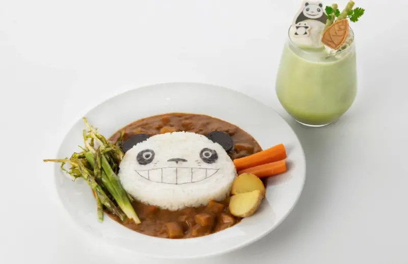 ▲餐點包含熊貓爸爸咖哩和熊貓親子的竹林牛奶。