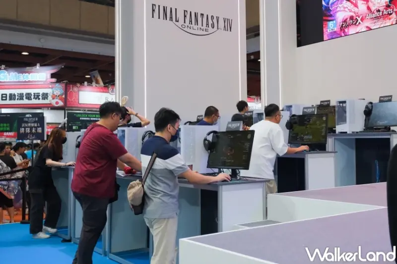 漫博現場人潮！2025漫畫博覽會1200攤動漫電玩，免費試玩區 鬼滅之刃展 盲盒扭蛋買爆。