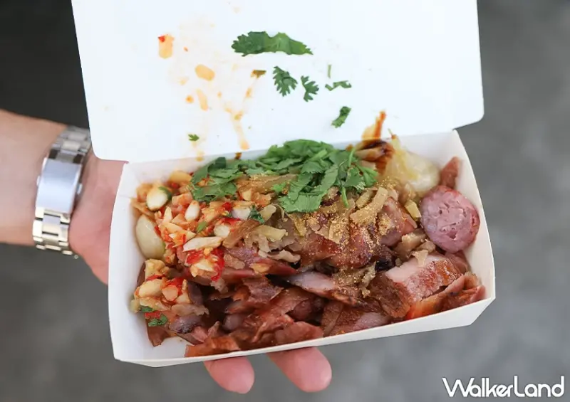 宜蘭香腸推薦！吳記大腸包小腸 裝甲車賣香腸超酷，記得打電話先預約。