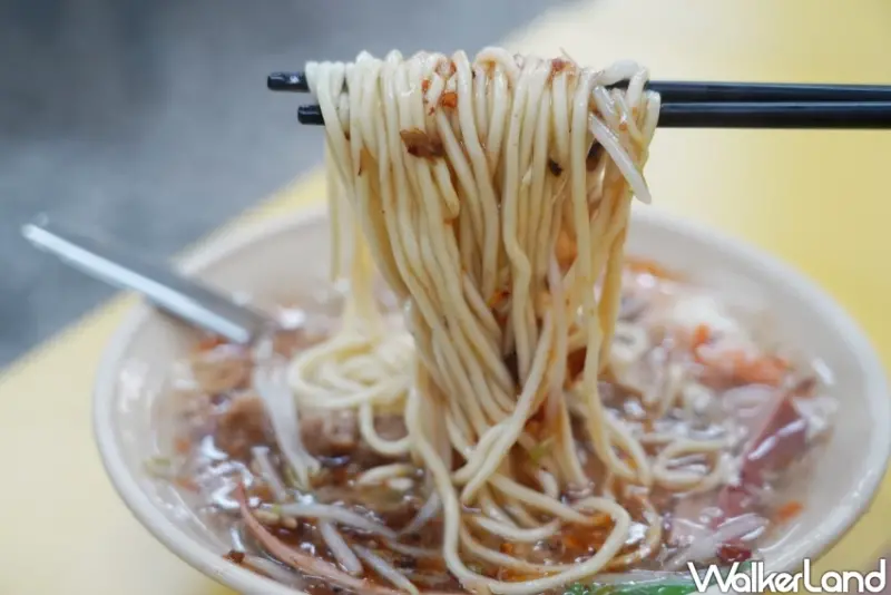 第五市場美食推薦！正老牌魷魚羹 40年老字號銅板美食，早餐就從綜合羹麵開始。