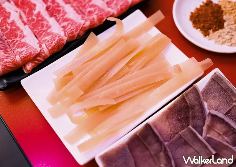 台北麻辣鍋推薦！嗯雞刀串串香 每串10元、營業到凌晨5點，宵夜火鍋餐廳首選。