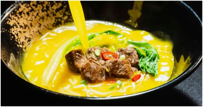 夏天沒胃口？一口就喚醒食慾，黃金酸辣泡麵連網紅、大廚都愛。